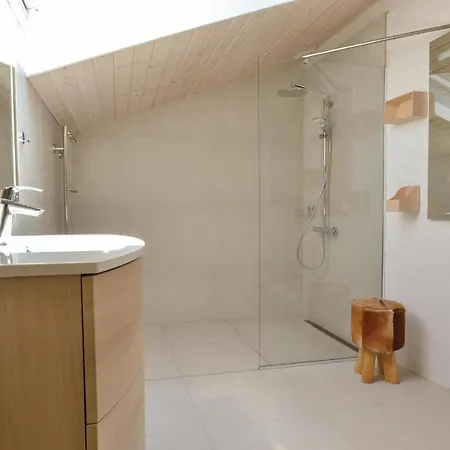 3 Bedroom Awesome In Fan Holiday home *